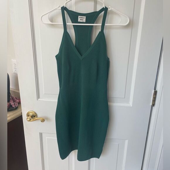Aritzia Sunday Best Dress - Picture 1 of 4